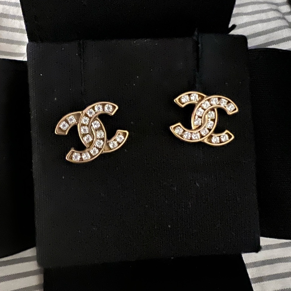 Chanel stud earrings (small)